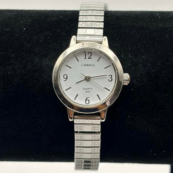 Vintage Silver Timex Watch - Picture 2 of 4